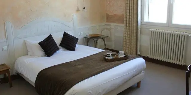 Hôtel Le Thy - chambre Tapiès - Ploërmel - Morbihan