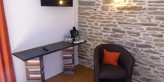 Chambre - hôtes - lits - canal - Josselin - Destination - Brocéliande