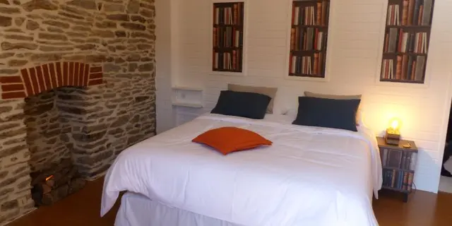 Chambre - hôtes - lits - canal - Josselin - Destination - Brocéliande