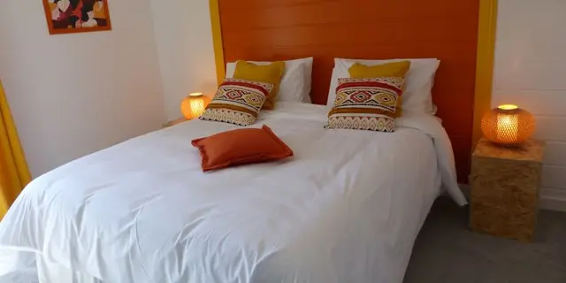 Chambre - hôtes - lits - canal - Josselin - Destination - Brocéliande