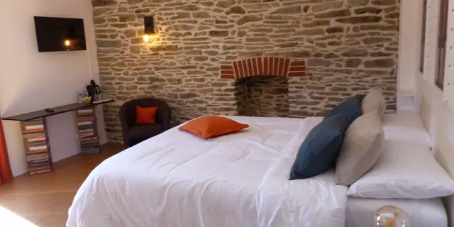 Chambre - hôtes - lits - canal - Josselin - Destination - Brocéliande