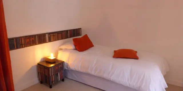 Chambre - hôtes - lits - canal - Josselin - Destination - Brocéliande