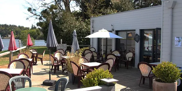 crêperie du lac - terrasse - lac au Duc - Taupont - Morbihan