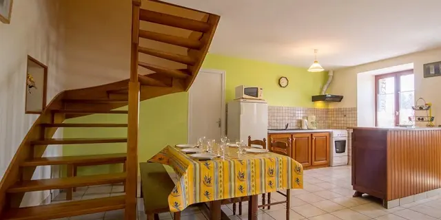 Gîte Brocéliande - cuisine escalier - Campénéac - Morbihan