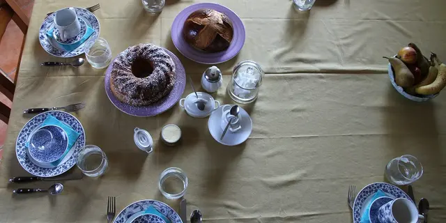 Chambre - hôtes - Figuier Gué - petit déjeuner - Lantillac - Brocéliande