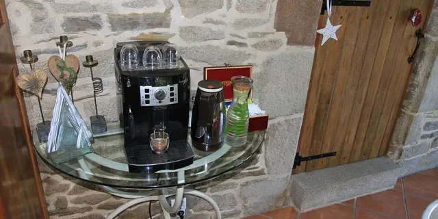 Chambre - hôtes - Figuier Gué - petit déjeuner - Lantillac - Brocéliande