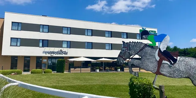 brit hotel L'Hippodrome - façade - Ploërmel - Morbihan -  Bretagne