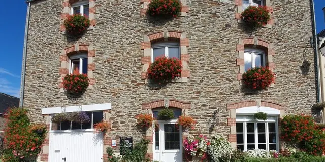 Chambre - hôtes - lits - canal - Josselin - Destination - Brocéliande