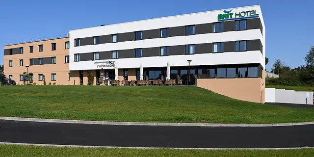 brit hotel L'Hippodrome - façade - Ploërmel - Morbihan - Bretagne