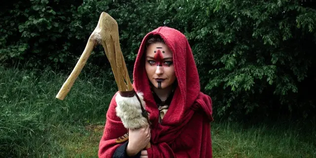 cie_saltimbranques_alice_contes_animations_Concoret_DestinationBrocéliande