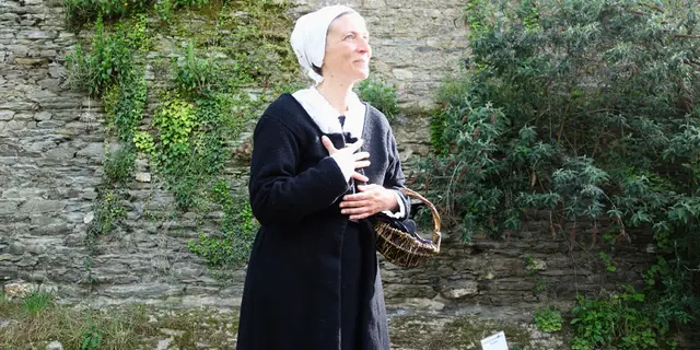 visite_guidée_insolite_costume_ploermel_siecledor_DestinationBroceliande