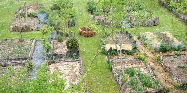 jardinmedieval-laclaiedeslandes