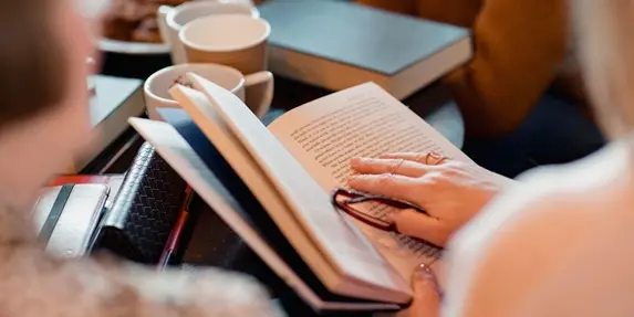 lecture ©Solstock de Getty Images signature