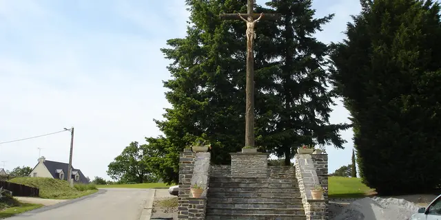 n-2---Calvaire-face-a-la-Mairie