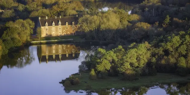chateaudecomper_centrearthurien_Concoret_DestinationBrocéliande