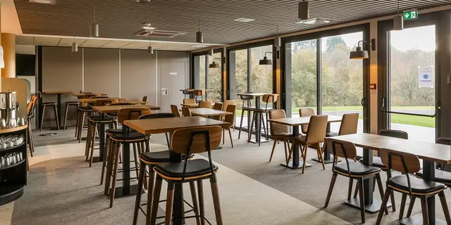 brit hotel L'Hippodrome - salle - Ploërmel - Morbihan -  Bretagne