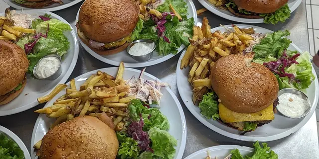 pig's ear pub - micro-brasserie - burger maison - ploërmel