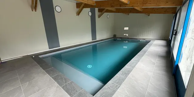 piscine intérieure chauffée toute l'année