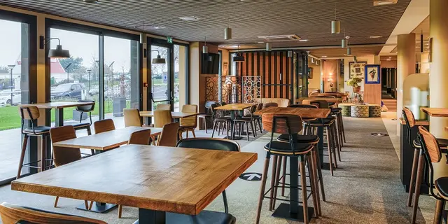 brit hotel L'Hippodrome - salle - Ploërmel - Morbihan -  Bretagne