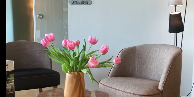 brit hotel L'Hippodrome - petit salon - Ploërmel - Morbihan - Bretagne