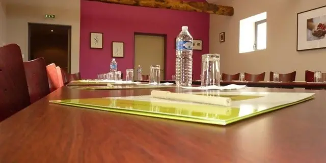 Salle de réunion - Logis Hôtel.com