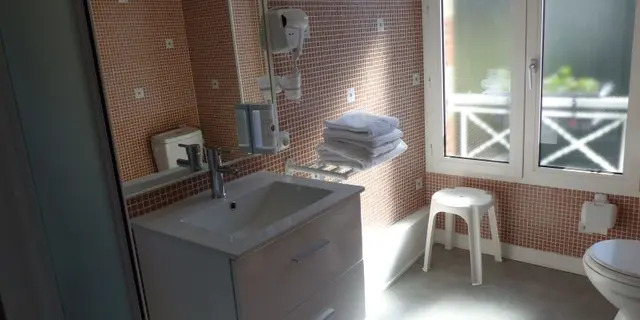 Chambre - hôtes - lits - canal - Josselin - Destination - Brocéliande