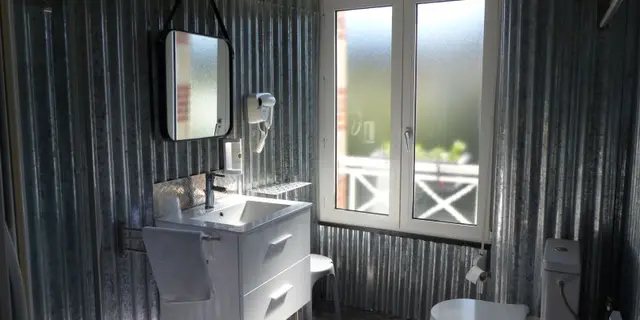 Chambre - hôtes - lits - canal - Josselin - Destination - Brocéliande