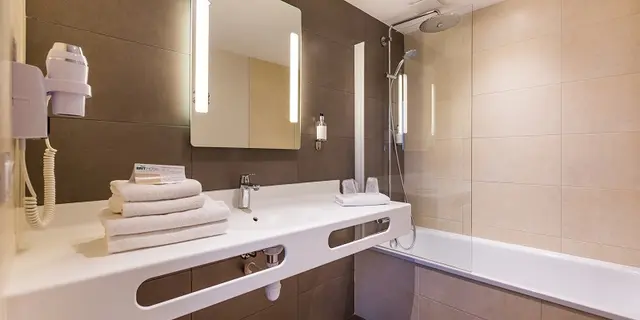 brit hotel L'Hippodrome - salle eau - Ploërmel - Morbihan -  Bretagne