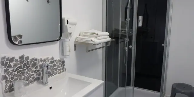 Chambre - hôtes - lits - canal - Josselin - Destination - Brocéliande