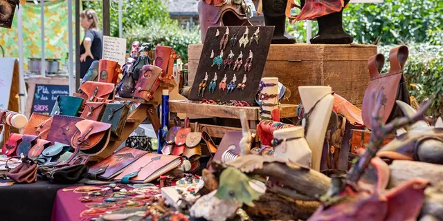 Marché estival artisanal de Tréhorenteuc - Destination Brocéliande