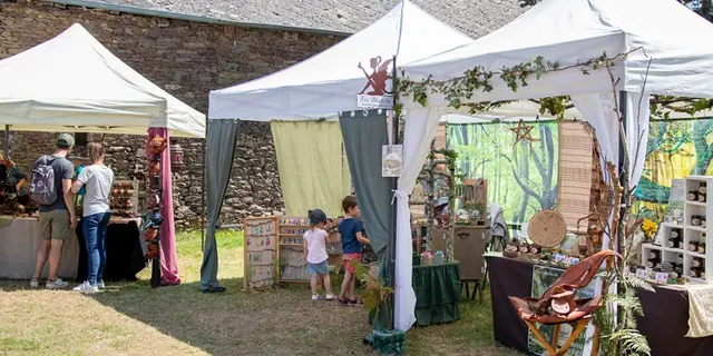 Marché estival artisanal de Tréhorenteuc - Destination Brocéliande