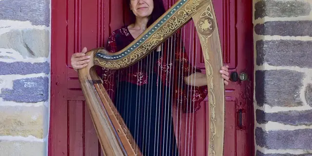 lawena_harpe_chants_celtiques_concert_eglise_graal_Trehorenteuc_Broceliande