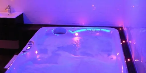 Le Cocon Enchanteur_jacuzzi_Plélan le Grand