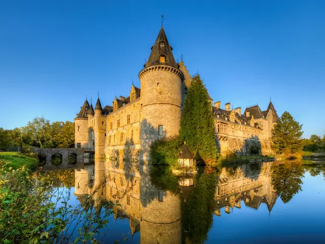 chateau Fallais HD-c-Pixel Komando Vincent Ferooz.jpg