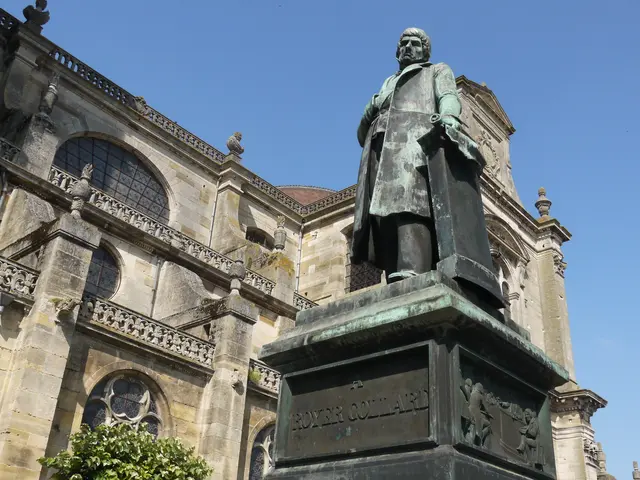 Statue-Royer-Collard.JPG
