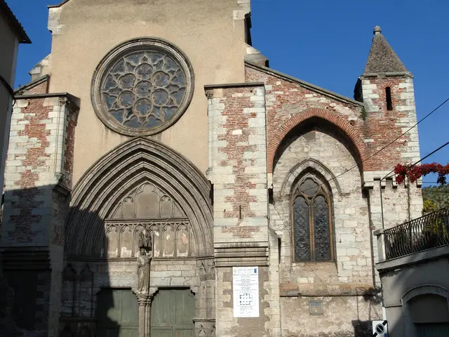 Eglise St-Urcisse, façade. © P. Lasvenes ville de Cahors.JPG
