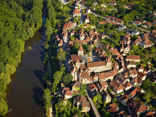 Village de Carennac Lot Tourisme - CRT Midi-Pyrénées, D. VIET 110714-165119_2048x1534.jpg