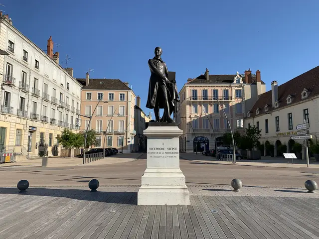 11665337_statue_niepce_chalon_sur_saone_5jpg.jpg