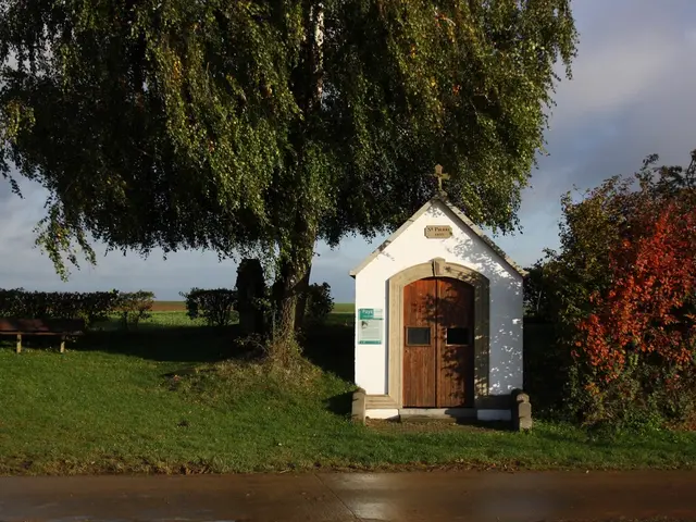 Burdinne Chapelle st pierre 1 houbart.JPG