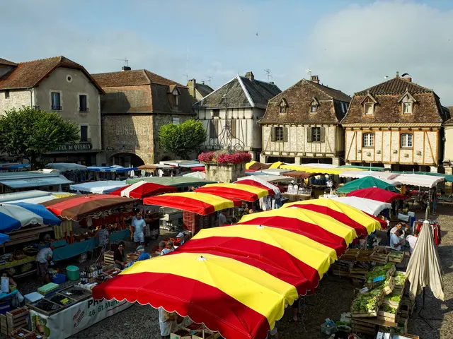 Marché de Bretenoux Lot Tourisme - CRT Midi-Pyrénées, D. VIET 100713-092158_2048x1157.jpg