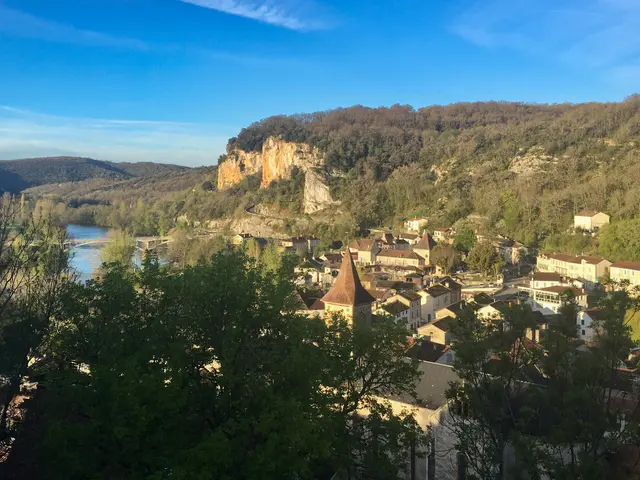 Village de Vers et vallée du Lot © Lot Tourisme - C. Seguy 180413-081513.jpg