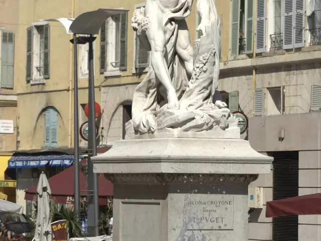 Cours d'Estienne d'orves, milon de Crotone @addotcm.jpg