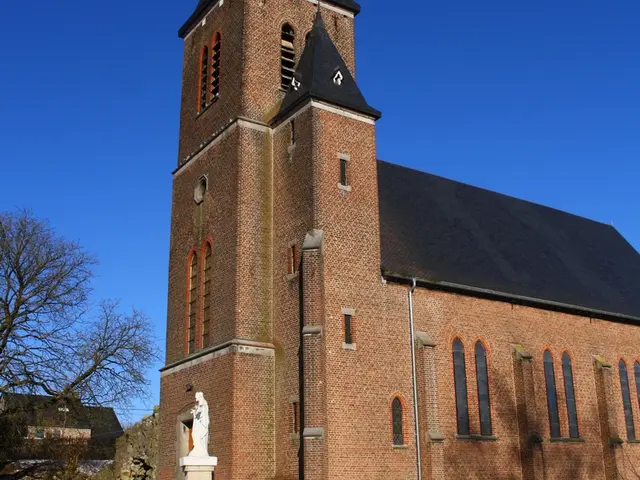 Waret - église - (c) M. Houbart version web.JPG