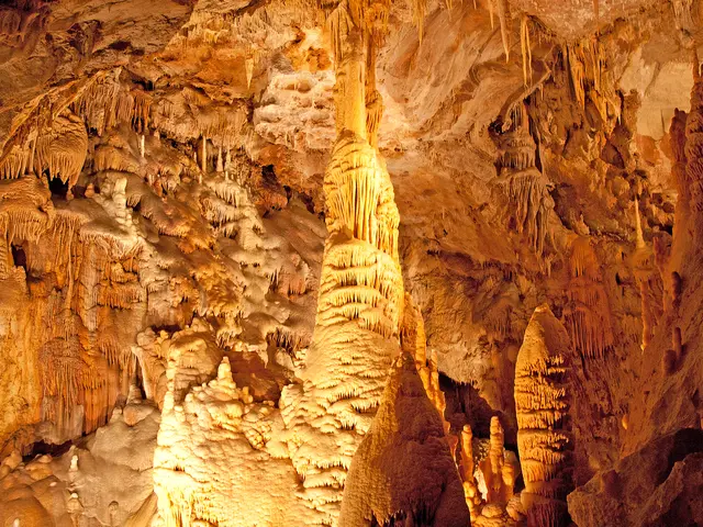 Grotte_de_Dargilan_21.JPG