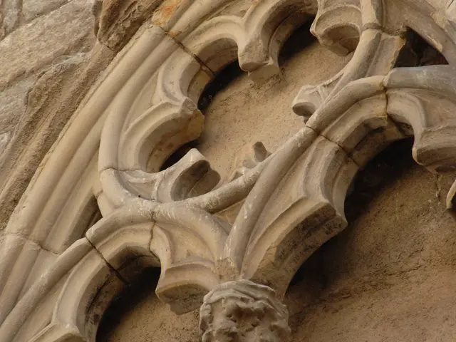 fenêtre Hôpital de Grossia, cl. P. Lasvènes ville de Cahors.JPG