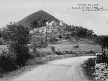 Mostuejouls Route du Rozier a Millau 1920.jpg