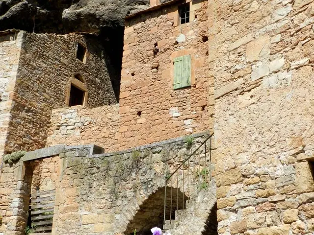 maisons troglodytiques.jpg
