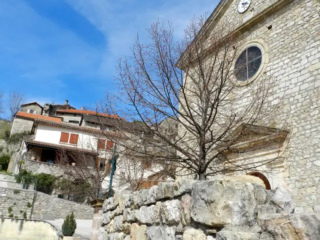 église avec vieux tour.jpg