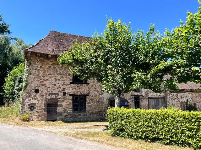 La-plus-vieille-maison-de-La-Roche-l-Abeille.jpg