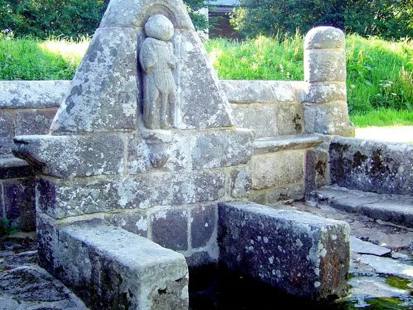 fontaine-St-Jean-Plouaret-GLeroi-2.jpg